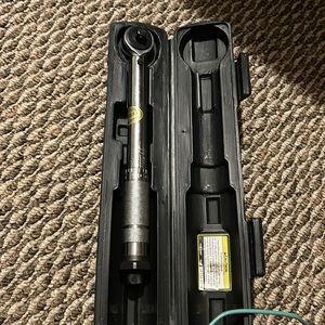 Pittsburgh Torque wrench with case